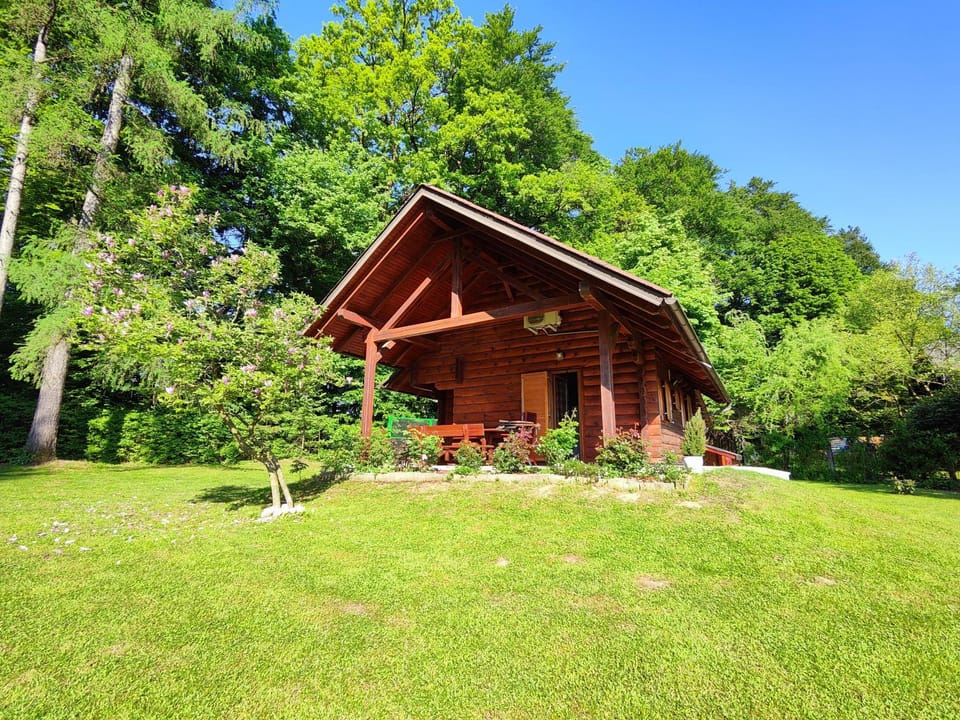 Property building, Day, Natural landscape, Garden, Garden view