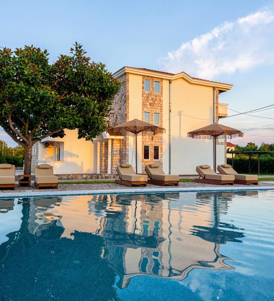 Riverside Apartments Bed and Breakfast in Ulcinj Municipality