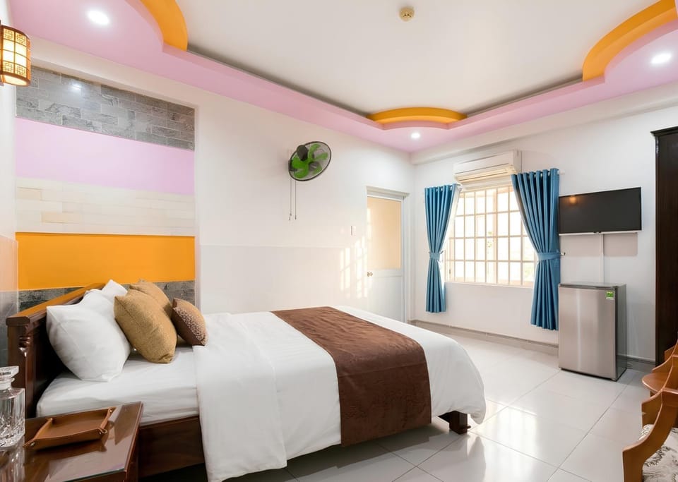 Bed, TV and multimedia, Photo of the whole room, Evening entertainment, Bedroom