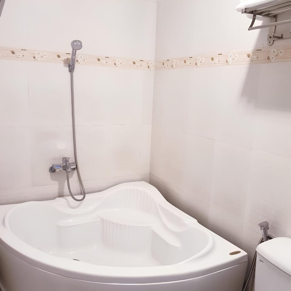 Bathroom, Bath, towels