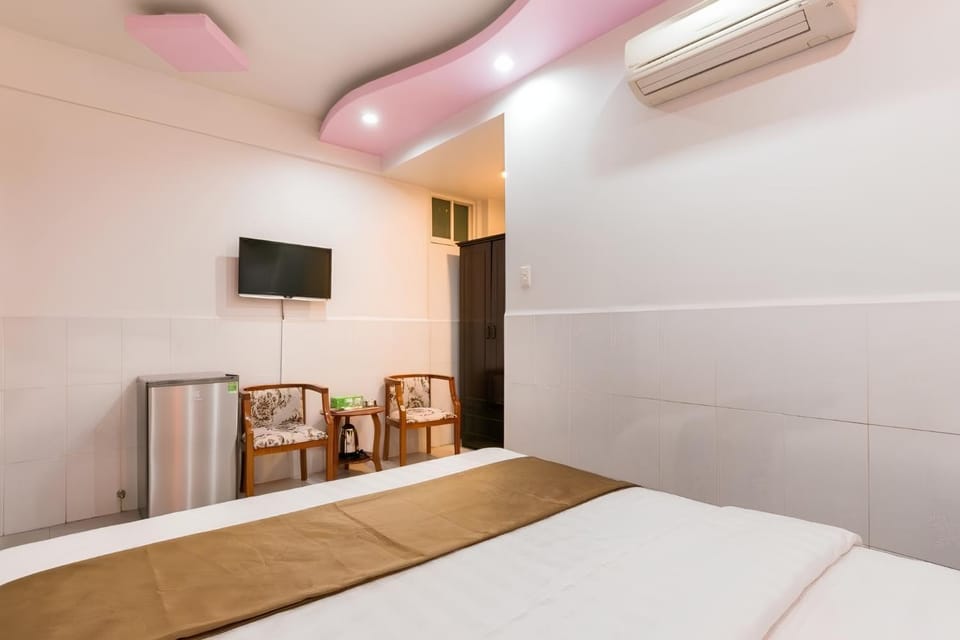 Bed, TV and multimedia, Photo of the whole room, Bedroom, air conditioner