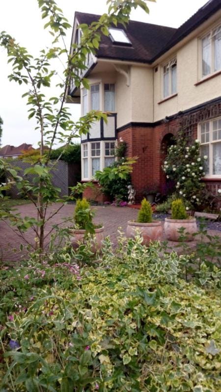Kingsway Bed & Breakfast Bed and Breakfast in East Hertfordshire District