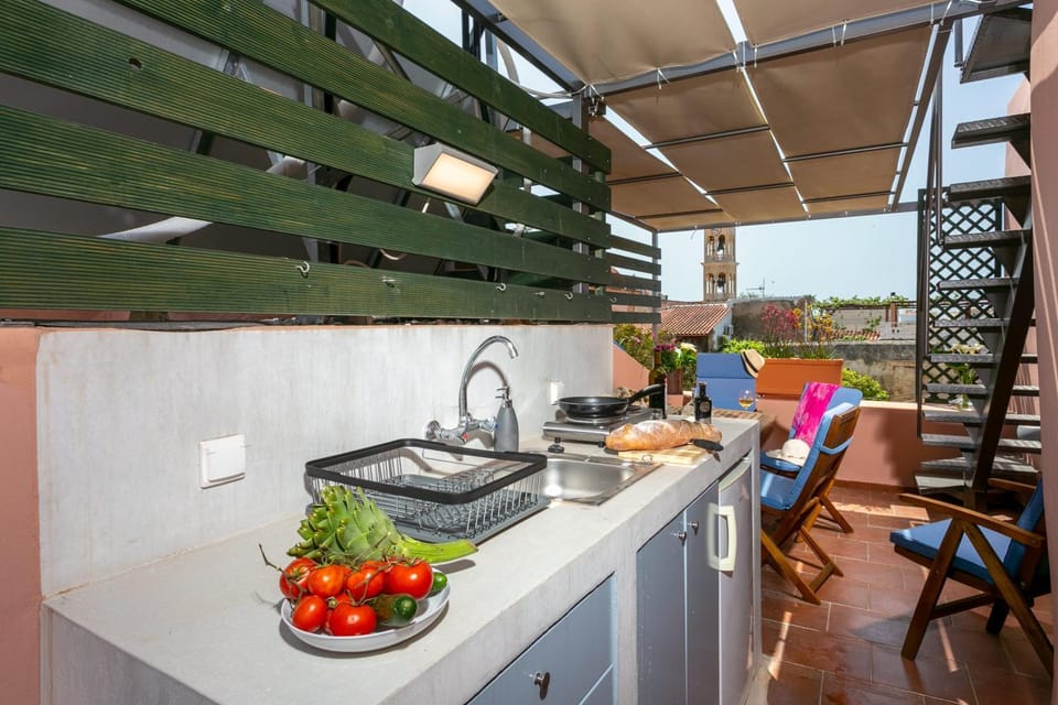 Patio, Balcony/Terrace, Kitchen or kitchenette, Dining area, Food