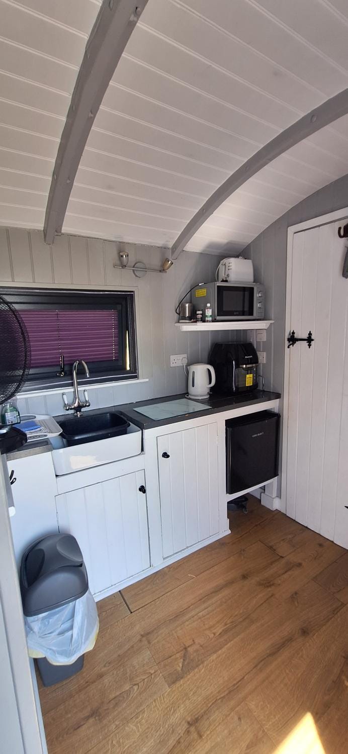 Pen-Rhos luxury glamping "Cuckoo's Nest" House in Wales