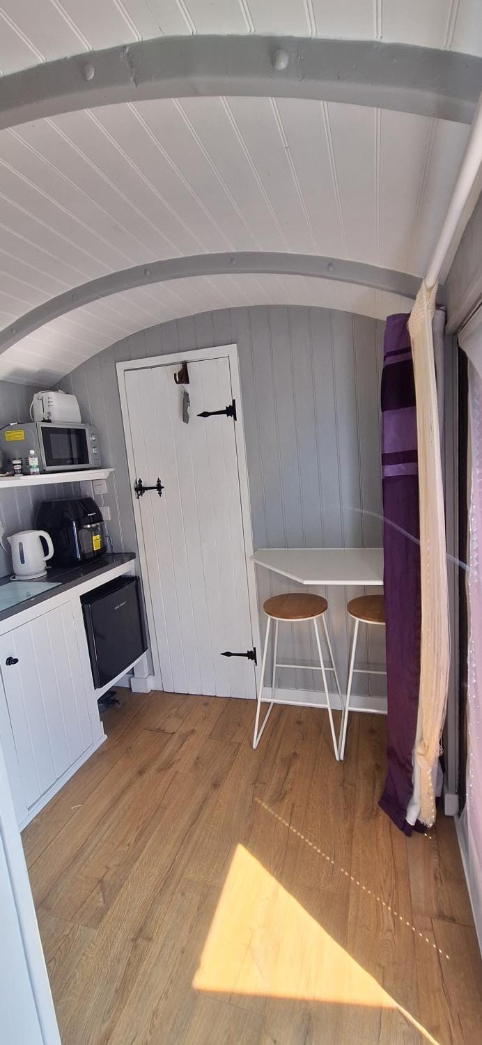Pen-Rhos luxury glamping "Cuckoo's Nest" House in Wales