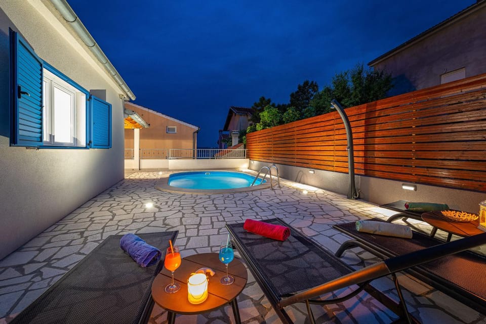 Night, Swimming pool
