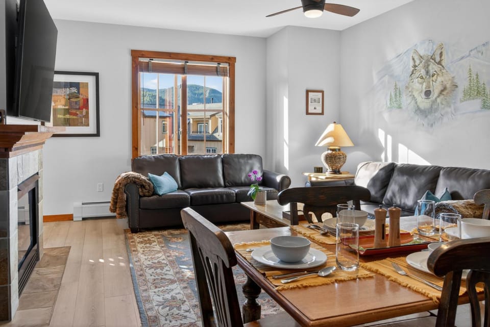 Special Luxury Resort Pool Hot Tubs Walk to it all Apartment in Breckenridge