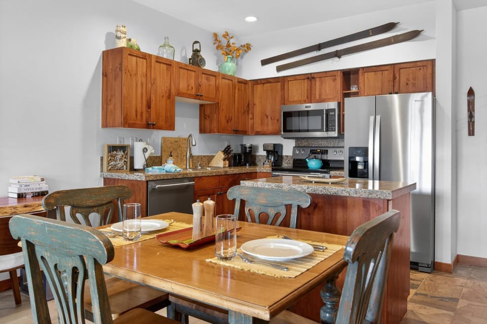 Special Luxury Resort Pool Hot Tubs Walk to it all Apartment in Breckenridge