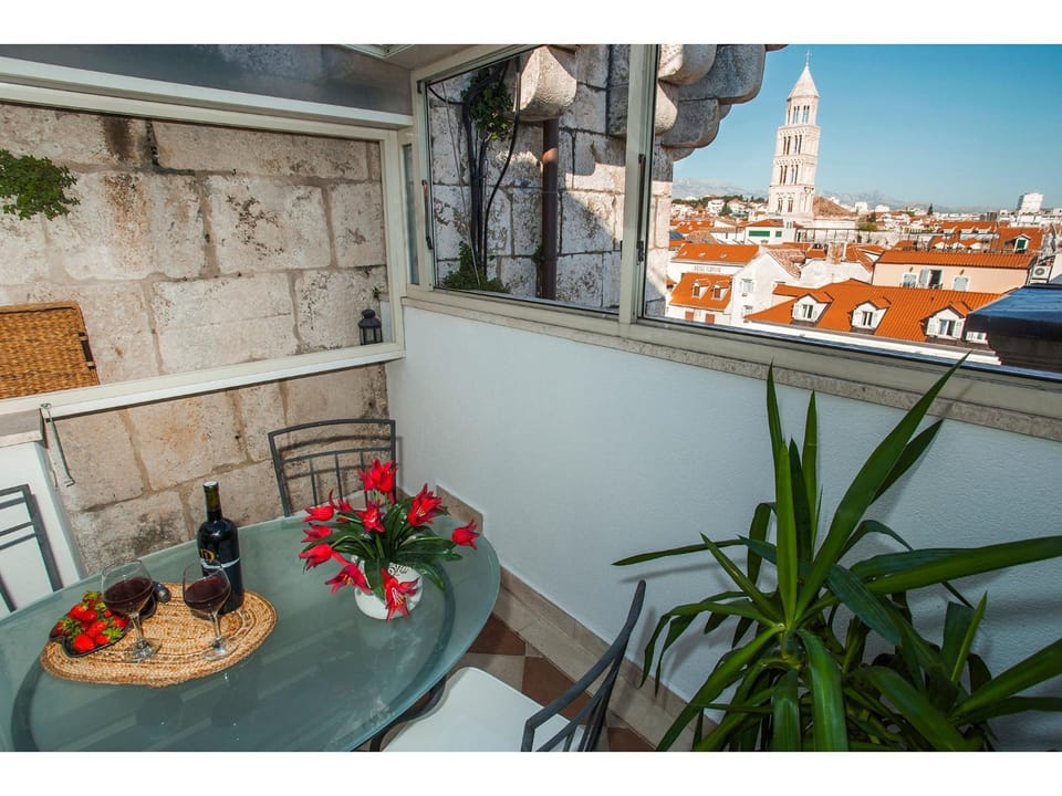 Balcony/Terrace, City view, Street view