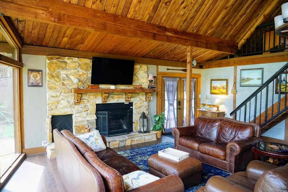 The Nature House a Secluded Canal front Cabin Cabin in Hernando