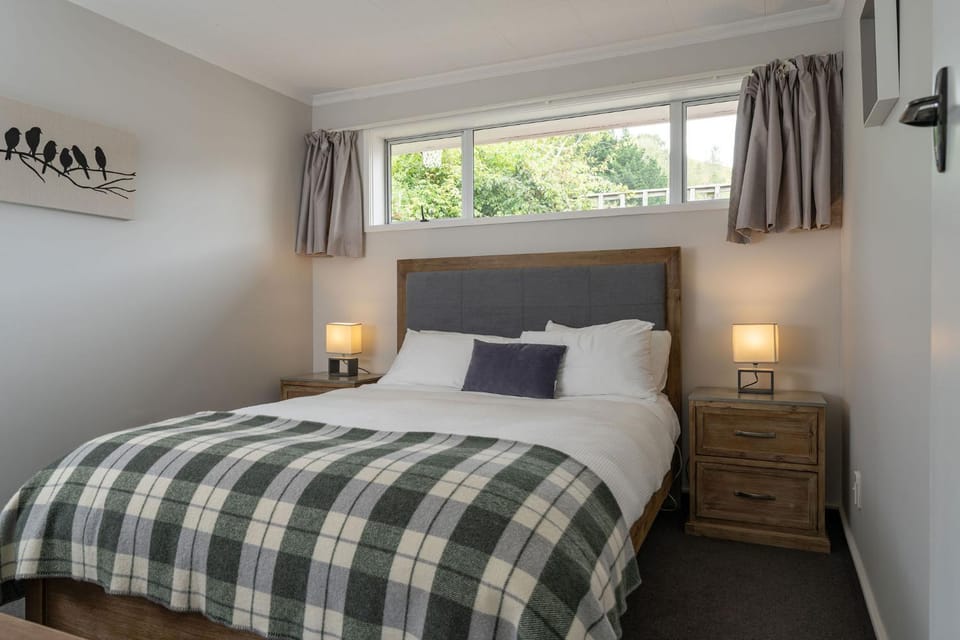 Roselle Farm Cottage Apartment in Dunedin