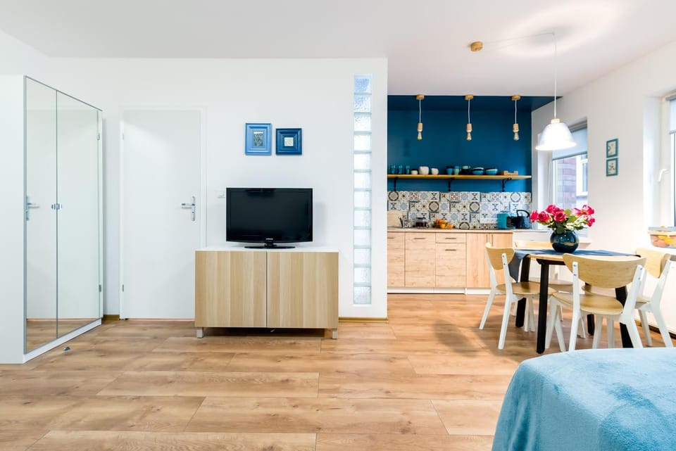 Communal lounge/ TV room, TV and multimedia, Kitchen or kitchenette, Dining area, Communal kitchen