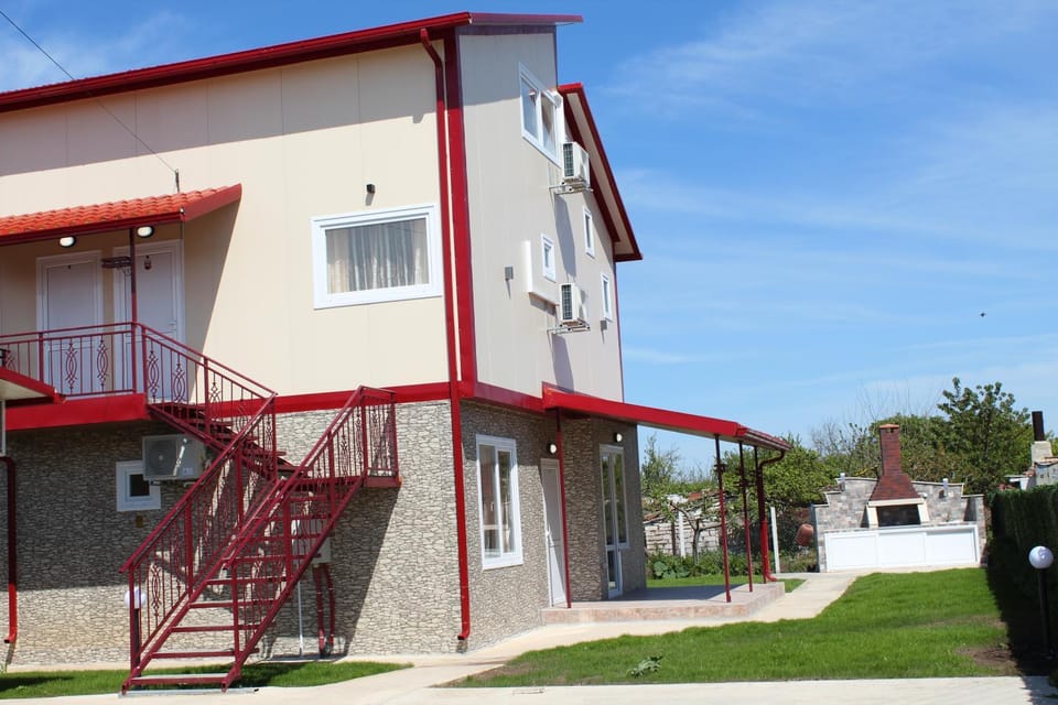 Property building, Day