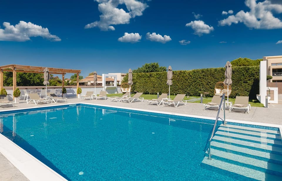 Property building, Swimming pool, sunbed