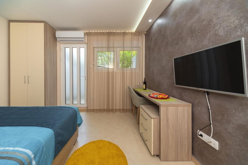 TV and multimedia, Photo of the whole room