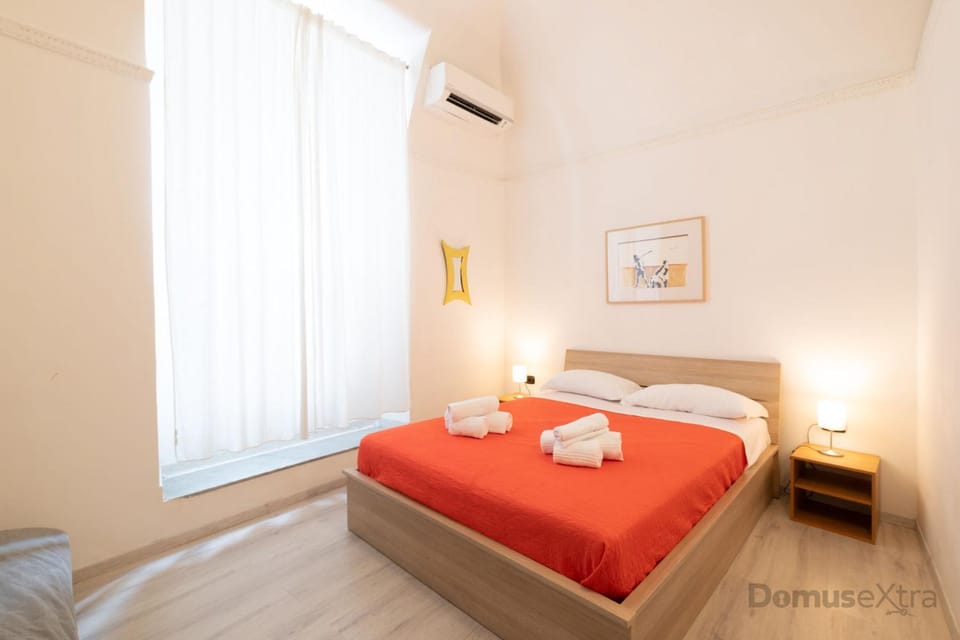 Bed, Photo of the whole room, Bedroom, towels, air conditioner