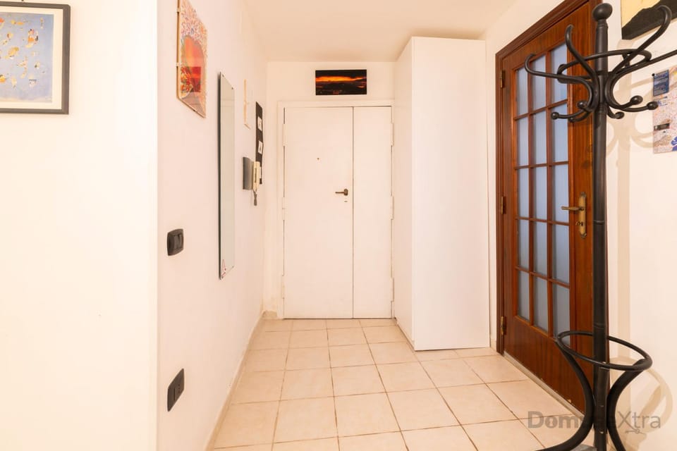 Photo of the whole room, wardrobe