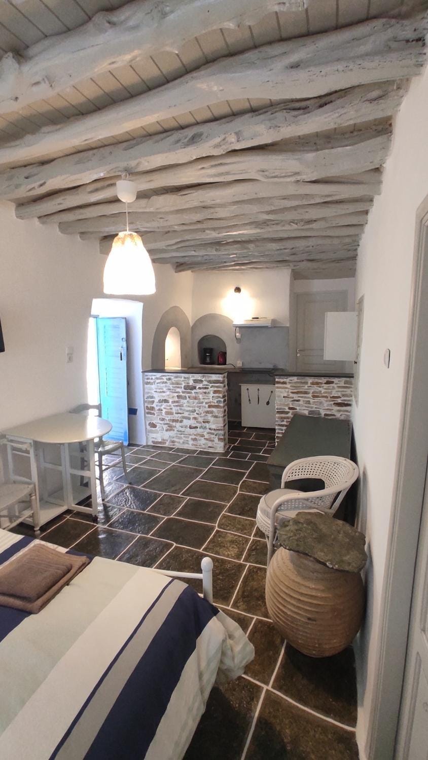 Kastro Gate Apartment ,entrance to an ancient village House in Milos