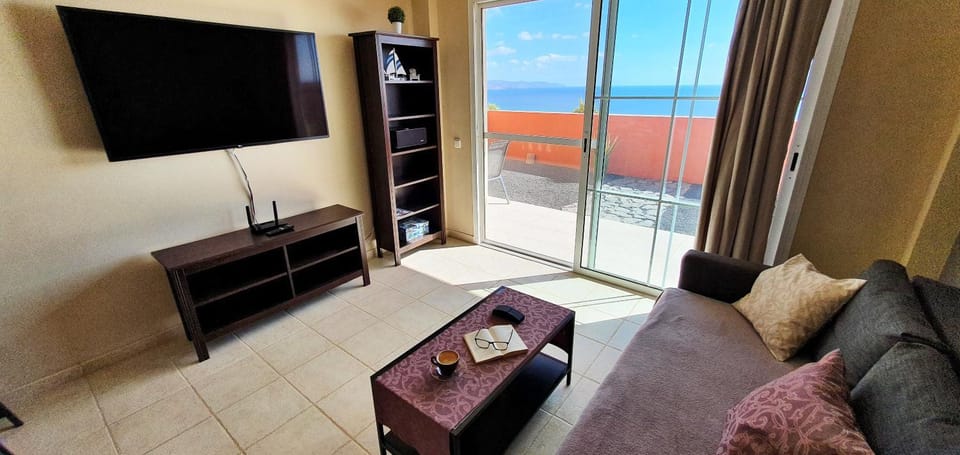 View (from property/room), Balcony/Terrace, Living room, Sea view