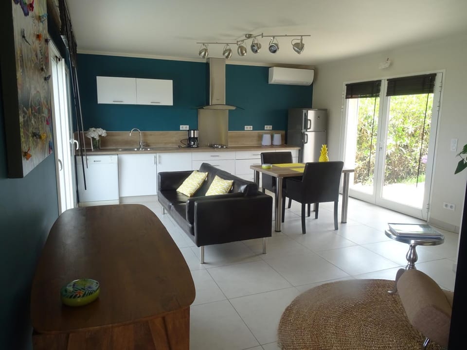 Living room, Dining area