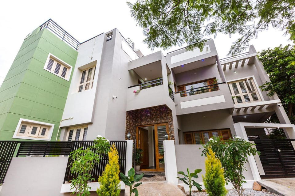 Property building, Facade/entrance