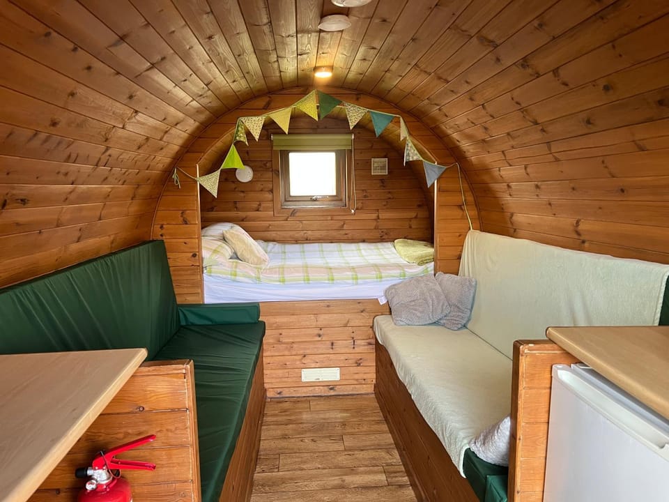 Bed, Seating area