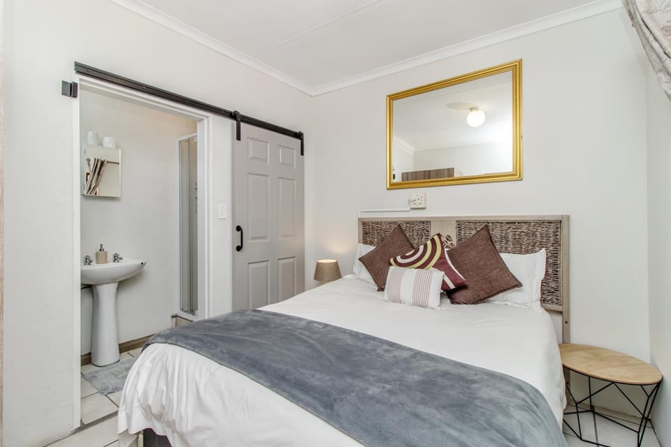Bathroom, Photo of the whole room, Bedroom