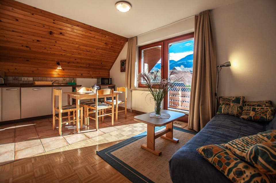 Kitchen or kitchenette, Dining area, Mountain view