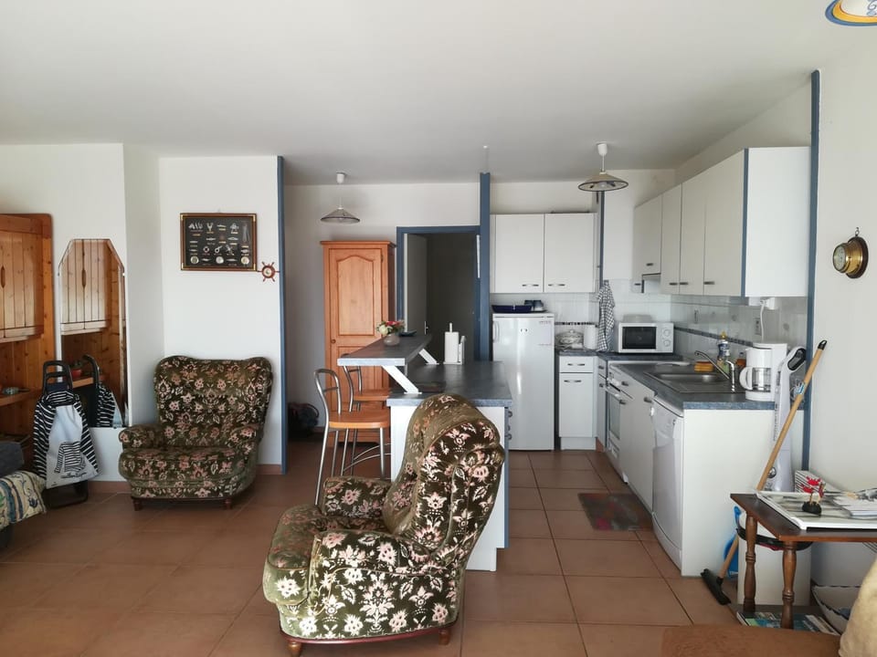 T2 balcon vue mer parking et entrée sécurisés tout à pied Apartment in Quiberon