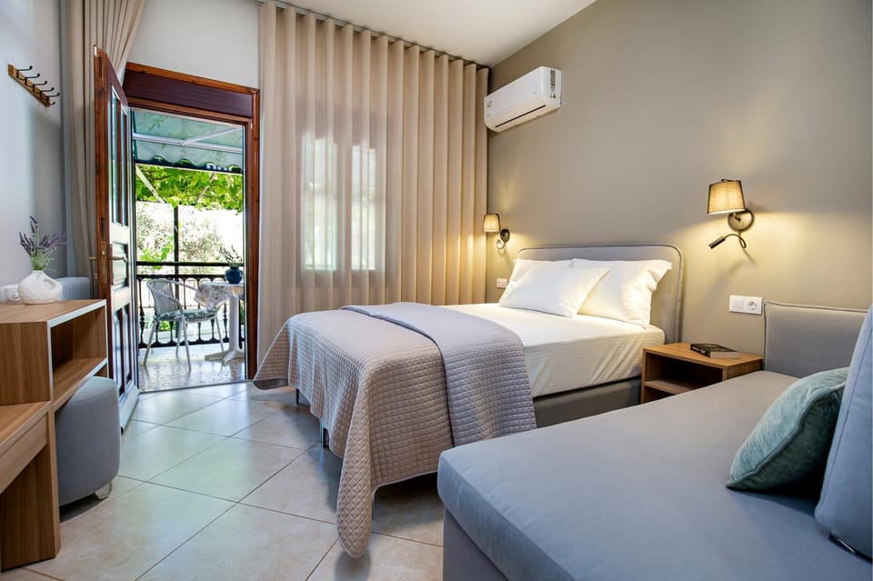 Photo of the whole room, Bedroom, air conditioner