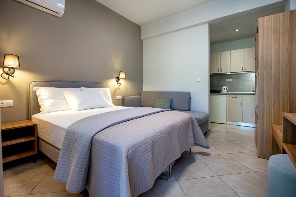 Bed, Kitchen or kitchenette, Bedroom, wardrobe