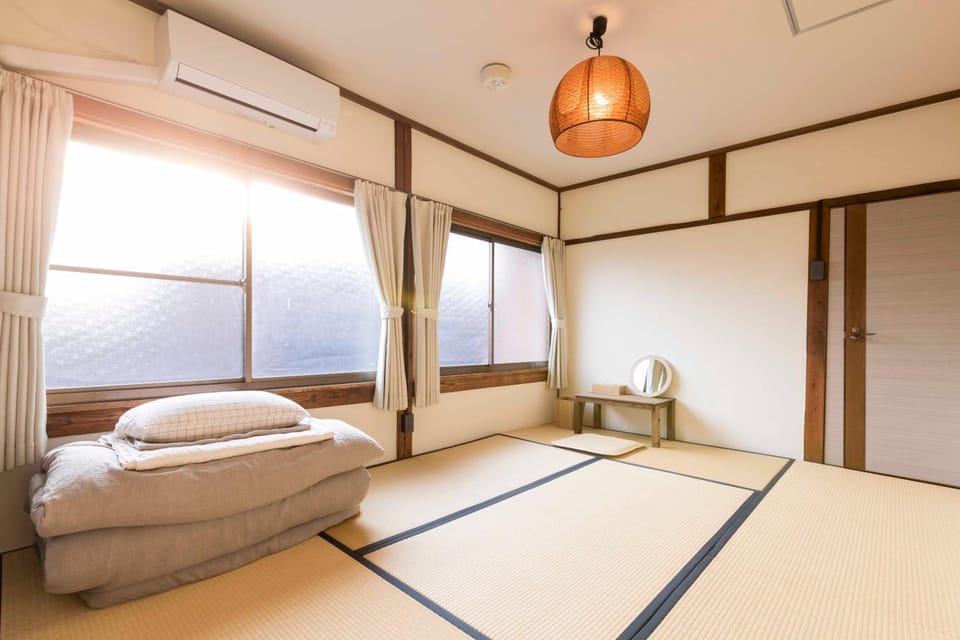 Photo of the whole room, air conditioner
