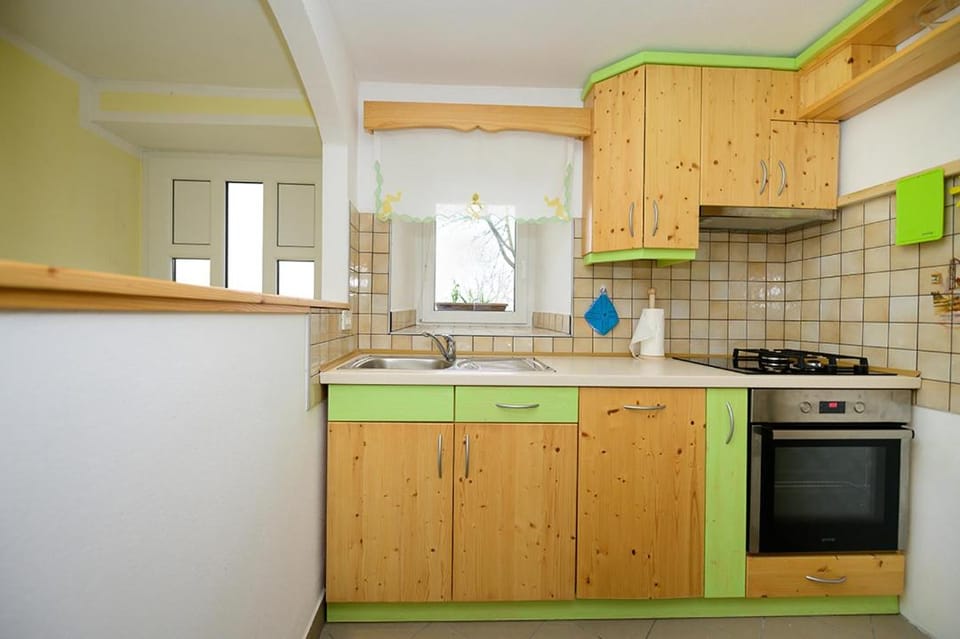 Kitchen or kitchenette, dishwasher, pet friendly, stove, kitchen
