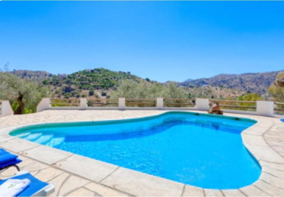Cortijo Cuscurro Villa in Axarquía