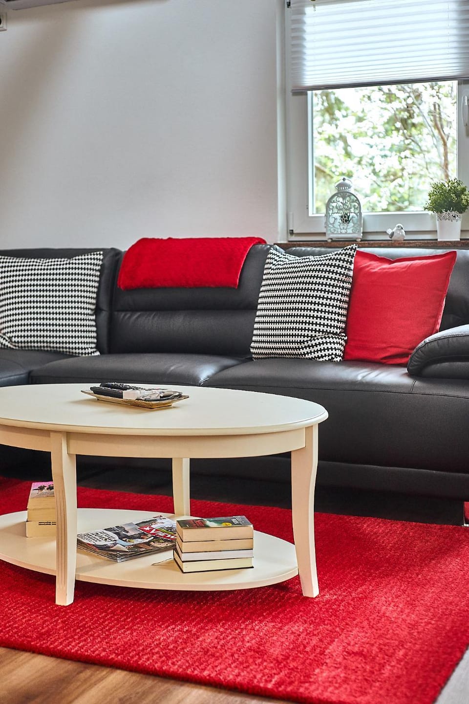 Living room, Photo of the whole room