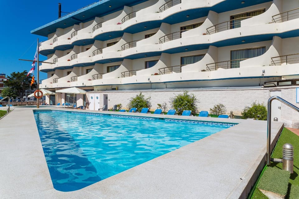 Day, Swimming pool, Swimming pool
