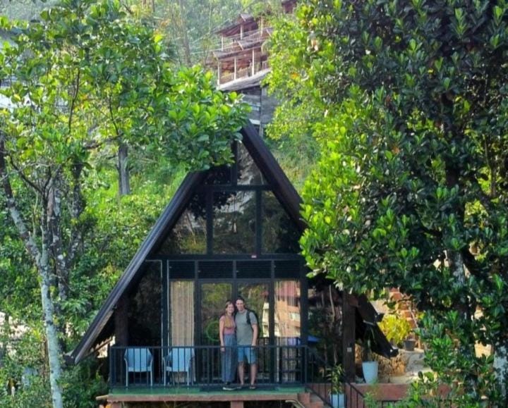 Water Side Residence Bed and Breakfast in Central Province