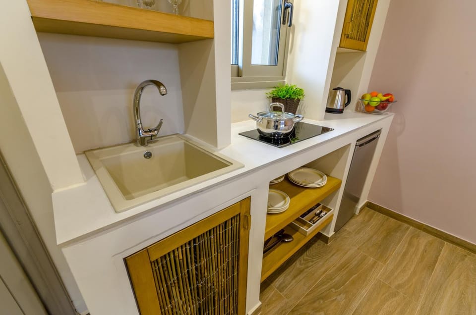 Kitchen or kitchenette, Communal kitchen