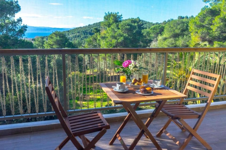 Balcony/Terrace, Mountain view