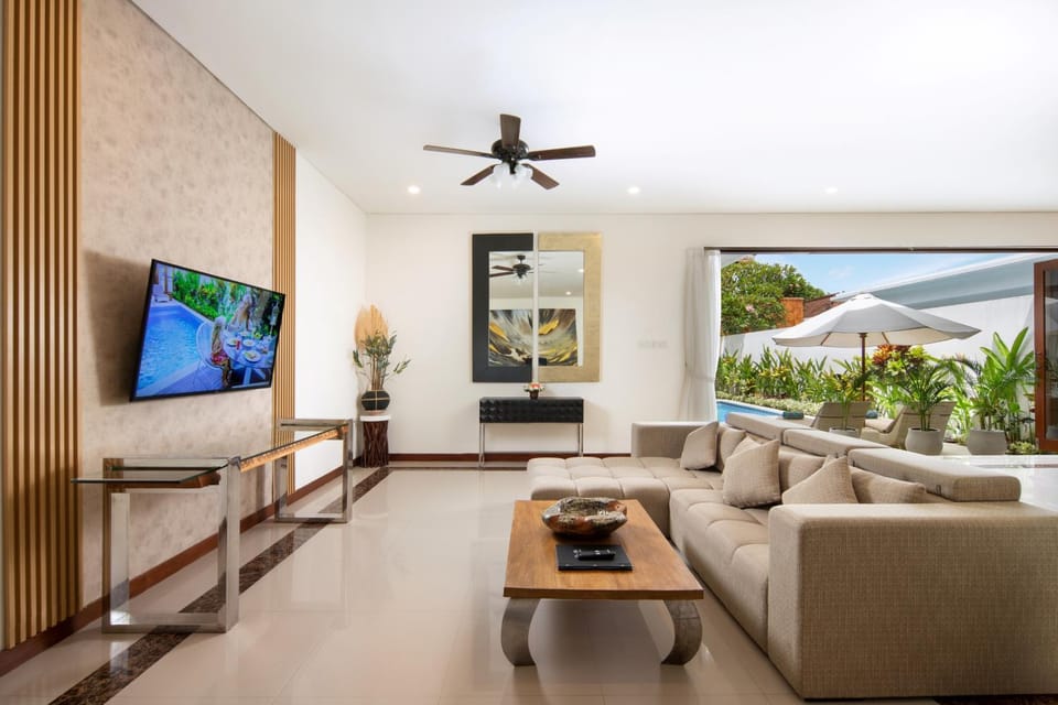 TV and multimedia, Living room, Seating area, Evening entertainment