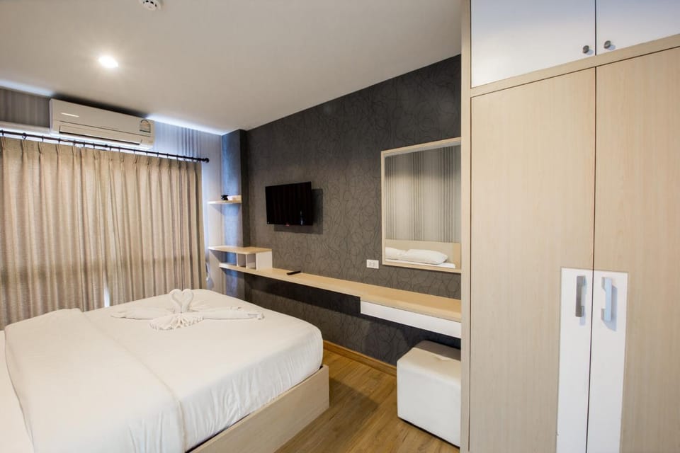 Bed, TV and multimedia, Photo of the whole room, Bedroom, hair dresser, wardrobe