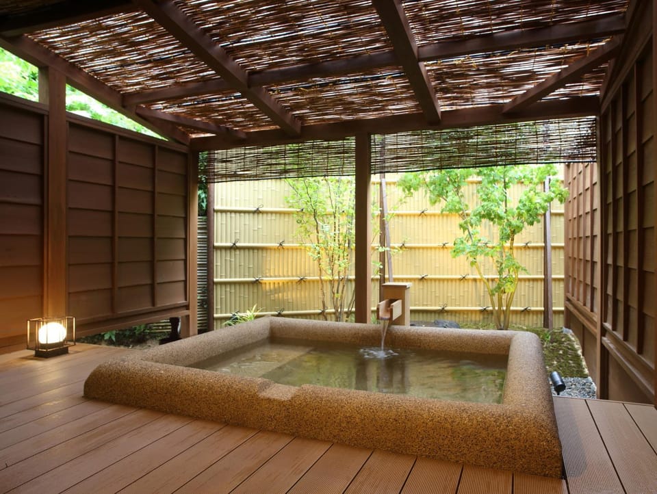 Kanazawa Yuwaku Onsen Kokarian Ryokan in Kanazawa