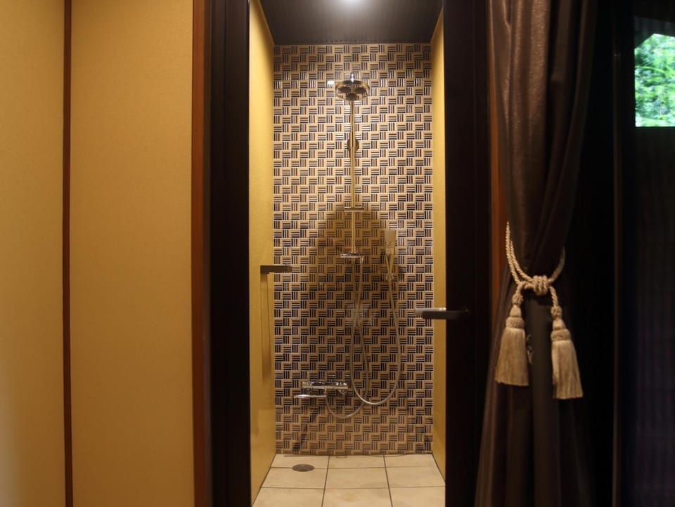 Kanazawa Yuwaku Onsen Kokarian Ryokan in Kanazawa