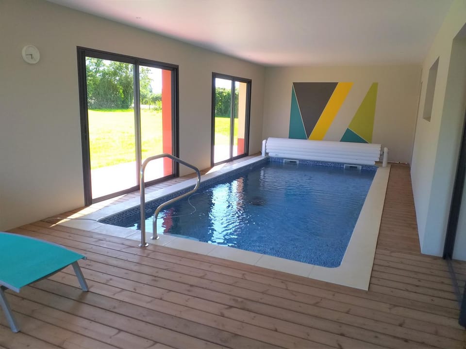 Pool view, Swimming pool, sunbed
