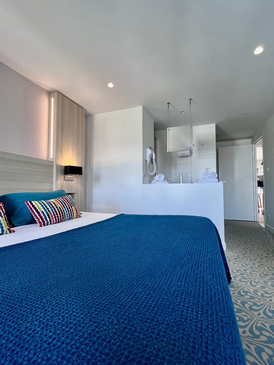 Bed, Bathroom, Photo of the whole room, Bedroom