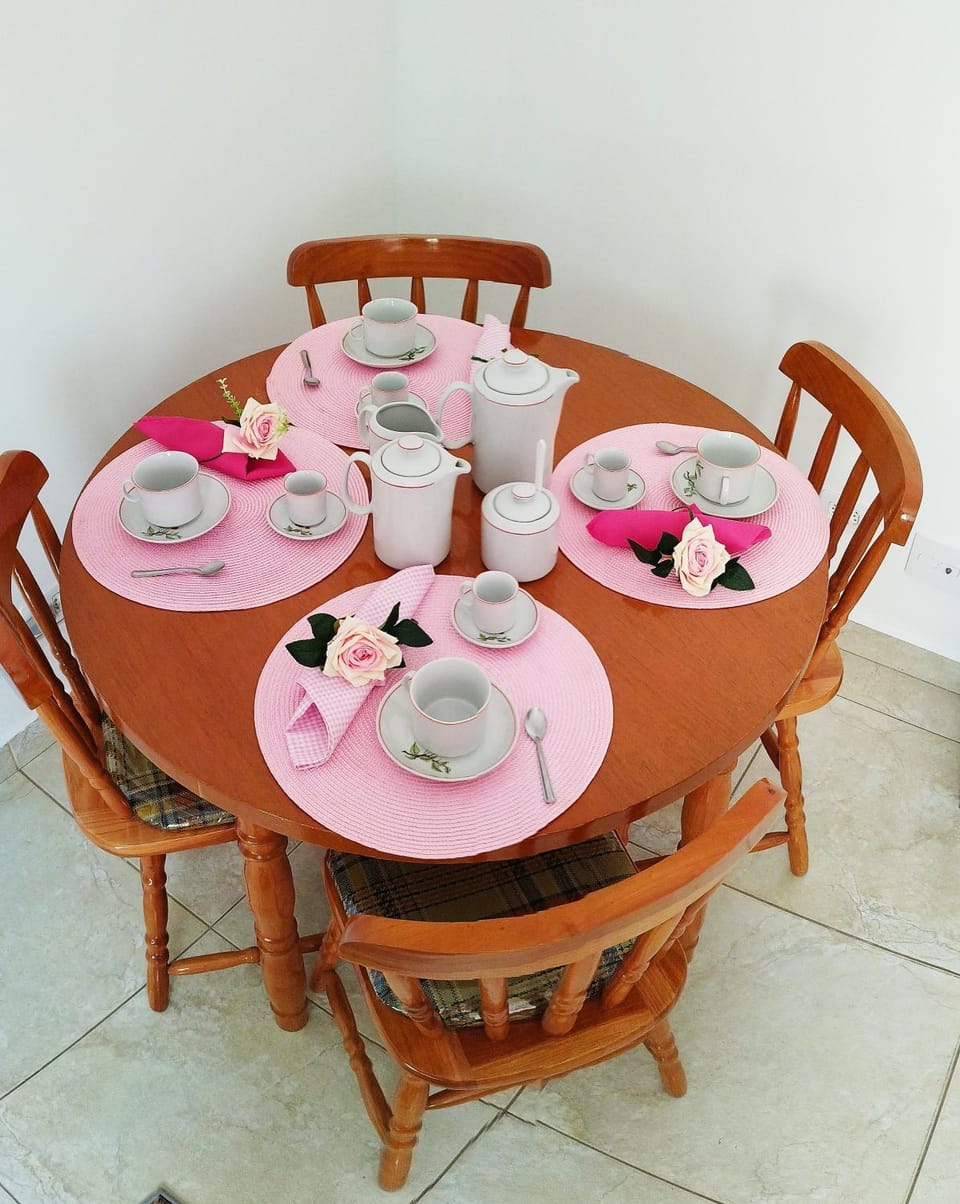 Food and drinks, Dining area, Food