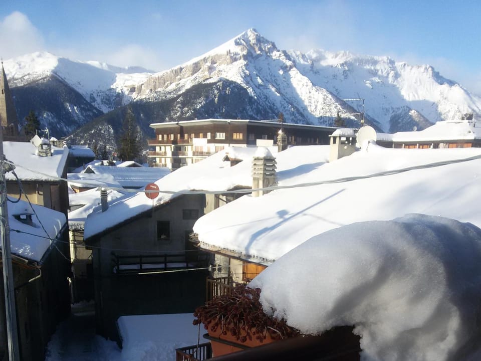 Sauze d'Oulx ciabot la garitüla with garden - wifi- close to the chairlift Apartment in Sauze d'Oulx