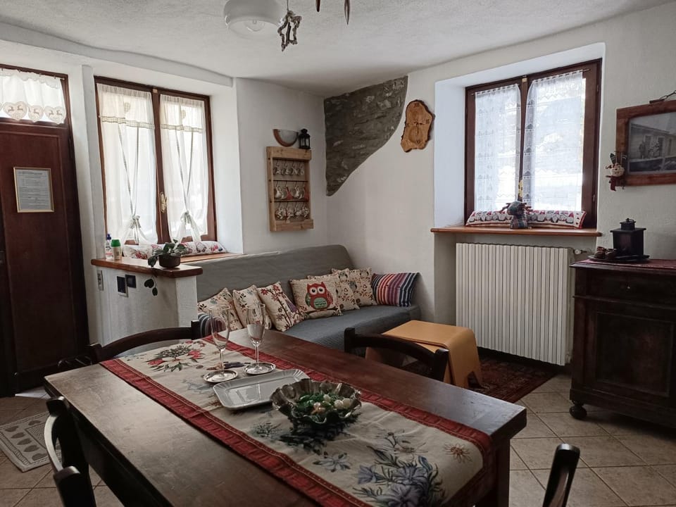 Sauze d'Oulx ciabot la garitüla with garden - wifi- close to the chairlift Apartment in Sauze d'Oulx