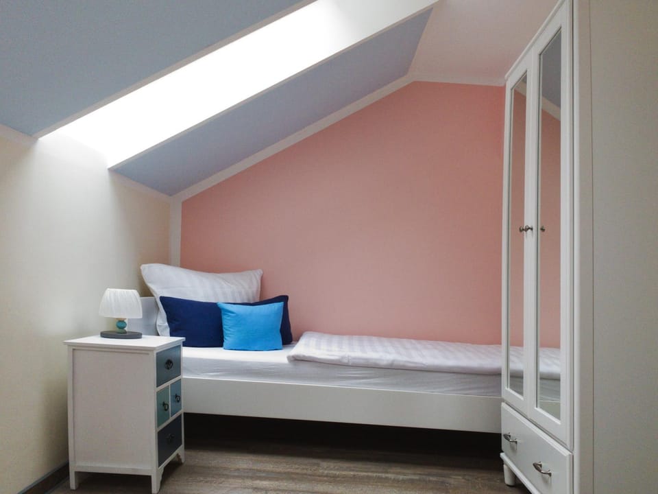 Photo of the whole room, Bedroom