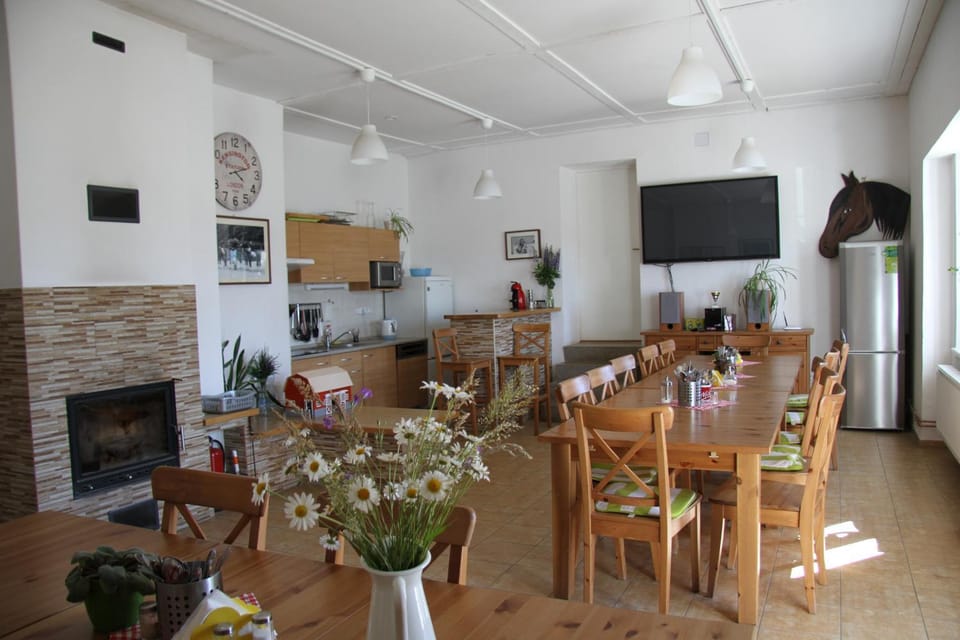 TV and multimedia, Seating area, Communal kitchen